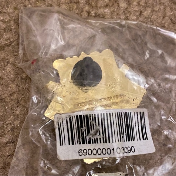 Point Pirates Pin - Picture 3 of 4